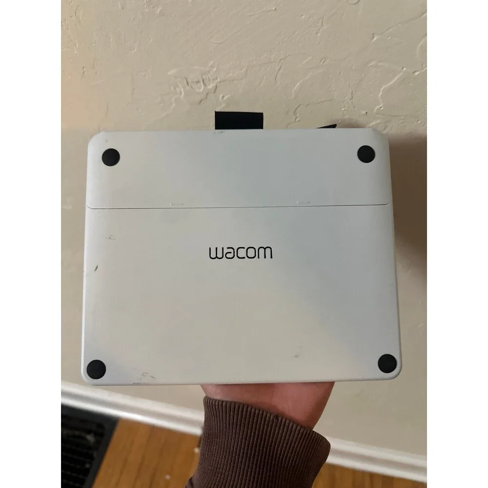 Wacom Intuos Draw CTL490 Digital Drawing and Graphics Tablet (white)